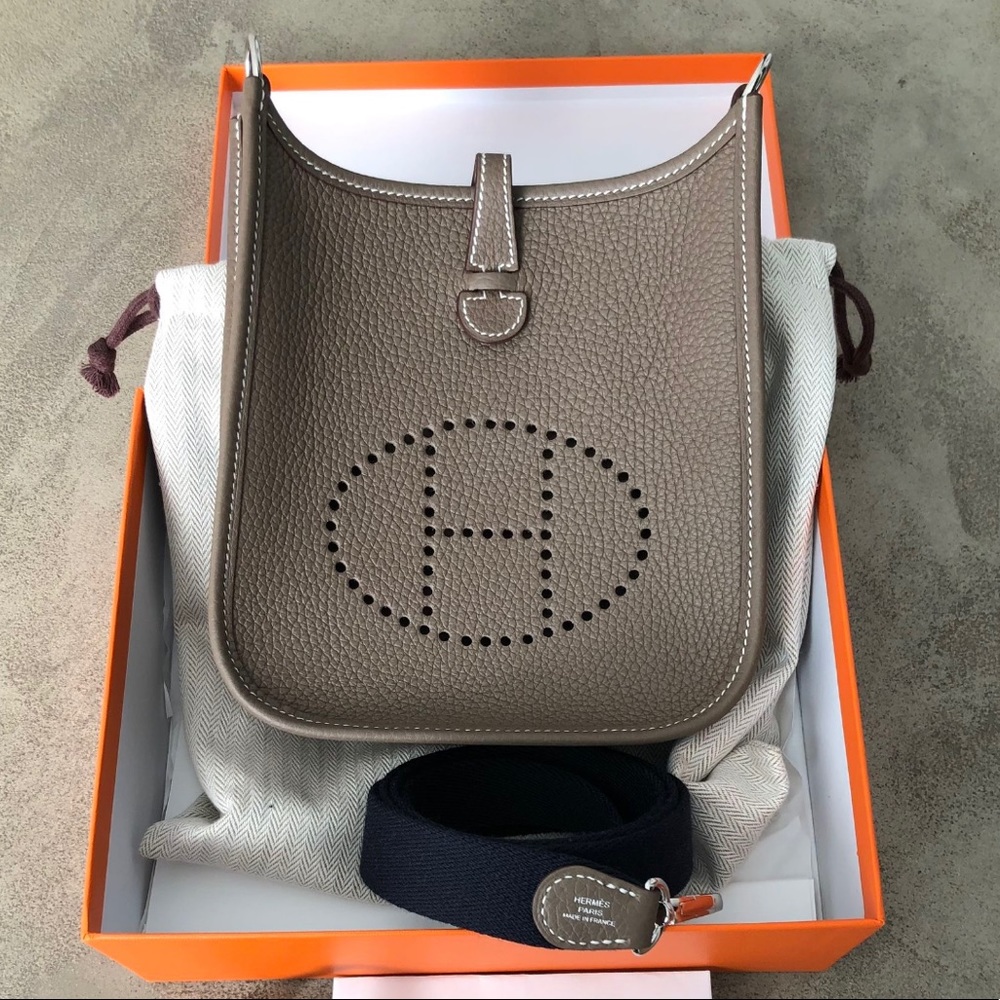 ❤️ SOLD DIRECT! New Hermès Evelyn TPM in Etoupe - Picture 1 of 14